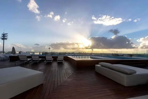One Bedroom, Great Location, Large Roof Pool With Beautiful Views, Gym Included
