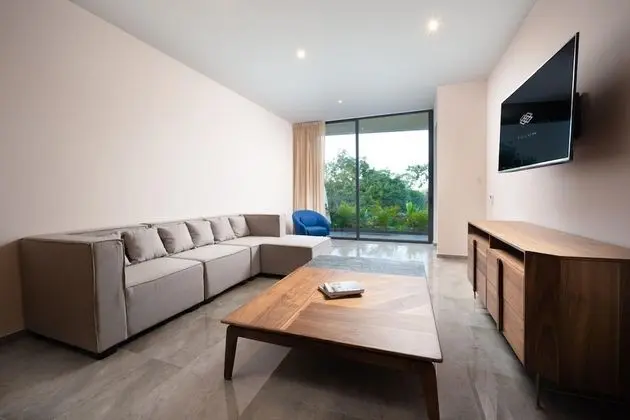 One BR Apartment With Shared Pool Jacuzzi Easy Spa Access