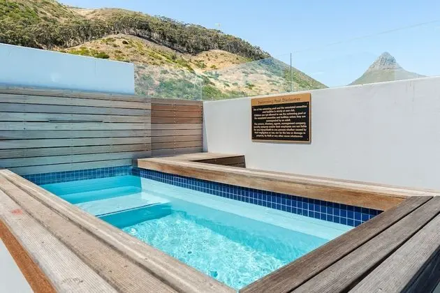 One Calais Luxury Apartments - Havuz