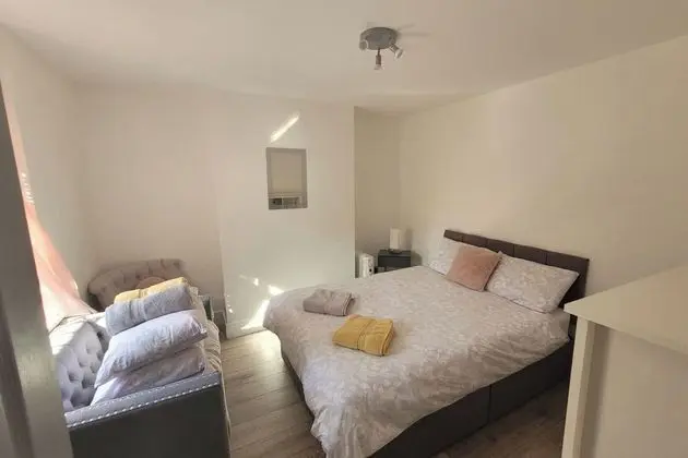 One Double Bed- Two Sofa Beds, Private Garden - Öne Çıkan Resim