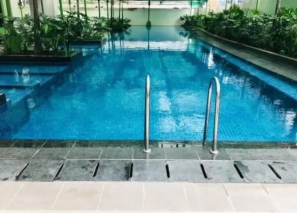 One Eastwood Avenue Tower 1 - Havuz