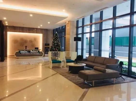 One Eastwood Avenue Tower 1 - Lobi