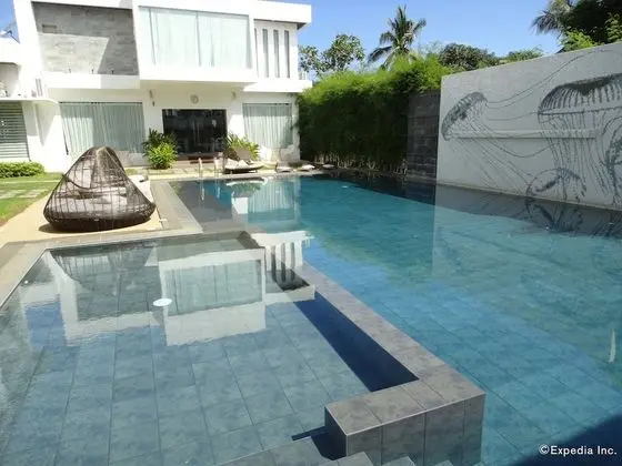 One Manalo Place - Havuz