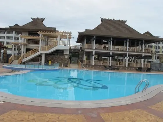 One Oasis Condotel - Havuz