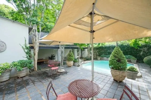 One of our top Picks in Pretoria - Lovely Spacious Room With Breakfast - Havuz