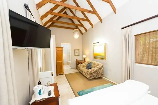 One of our top Picks in Pretoria - Lovely Spacious Room With Breakfast - Oda