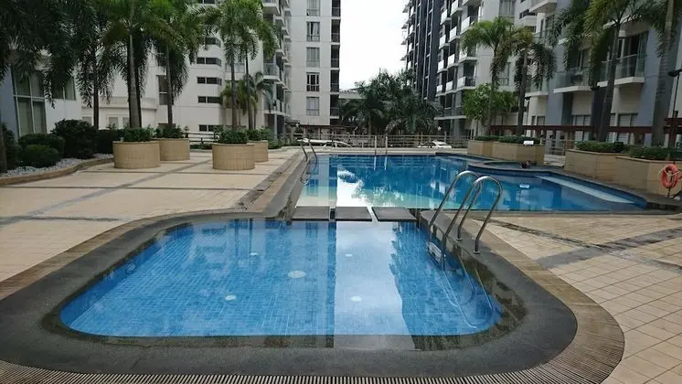 One Palmtree - 2BR Across Airport - Havuz