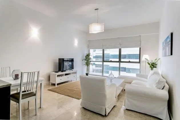 One Perfect Stay - 1BR at Al Murad Tower - Yerinde Yemek