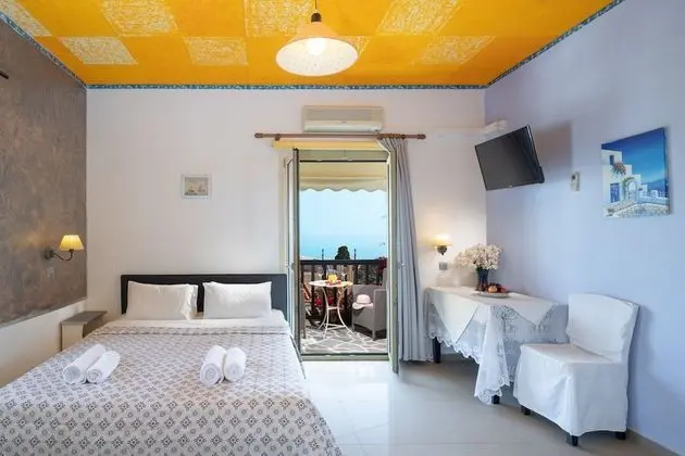 One Private Studio With Stunning Full sea View, Shared Pool and Ac - Öne Çıkan Resim