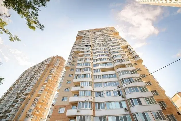 One Room Apartment on Leonova St. 66 - Dış Mekan