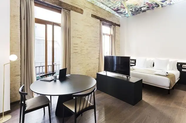 One Shot Mercat 09 Hotel