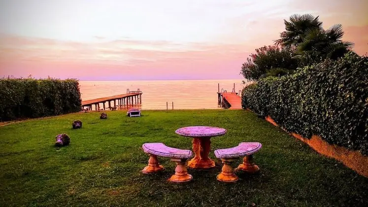 One Step From the Lake - Italian Homing
