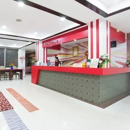 THE ONE HOTEL SURAT - Lobi