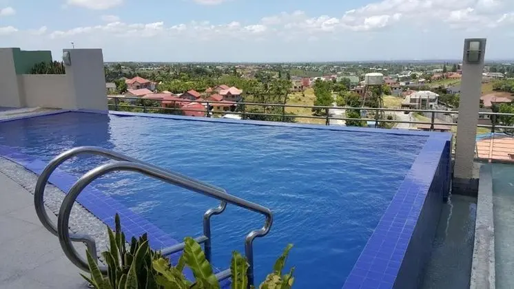 One Tagaytay Place JG Vacation Rentals - Havuz