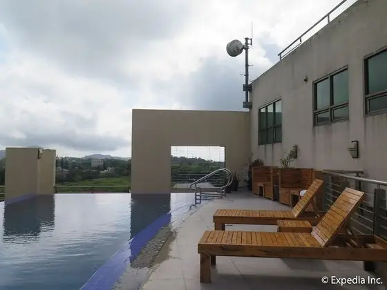 One Tagaytay Place - Havuz