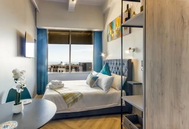 One Thibault Square 1517 by CTHA