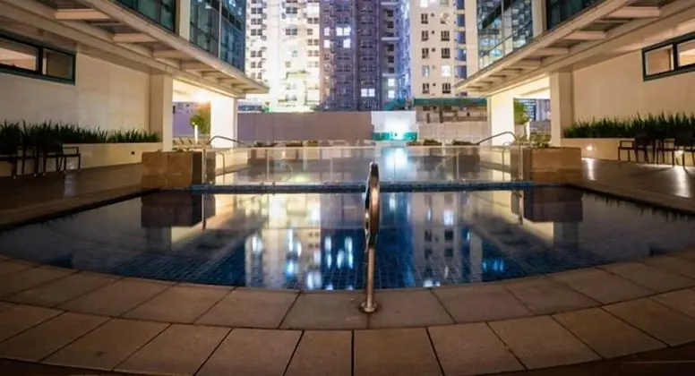 One Uptown Residences by Central Flats - Havuz