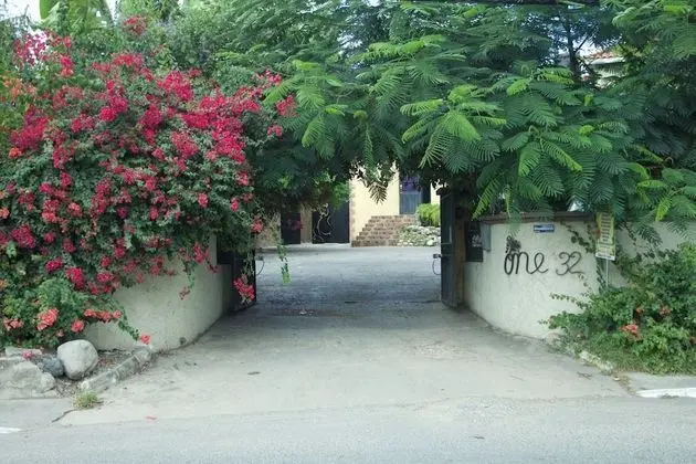 One32 Guest House - Dış Mekan