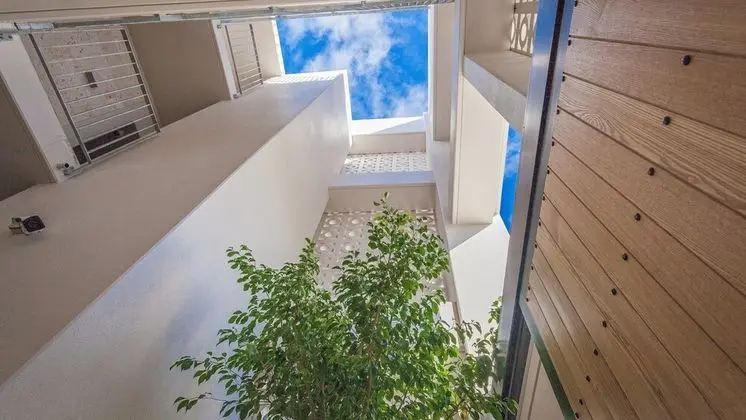 Onna Oceanview Suites - İç Mekan