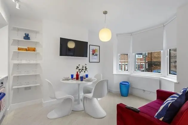 OnPoint -3 Bed House - Parking