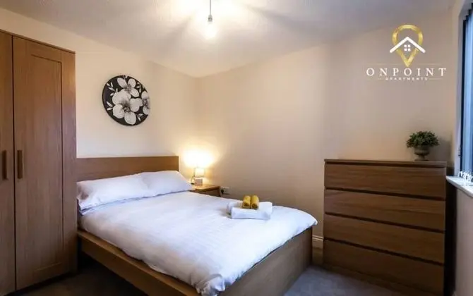 ✰OnPoint - Spacious 2 Bed Apt - FREE Parking✰
