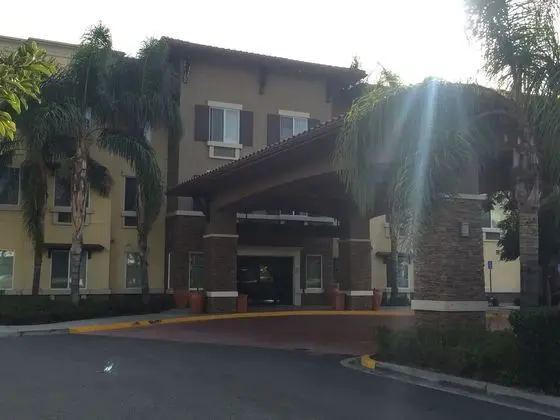 Ontario Grand Inn & Suites