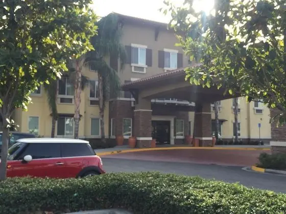 Ontario Grand Inn & Suites