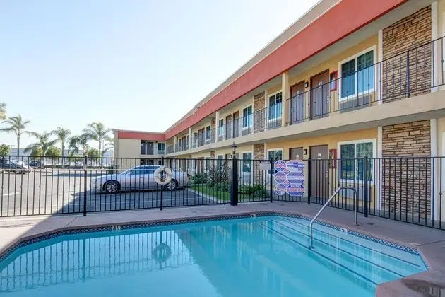 Ontario Inn & Suites - Havuz