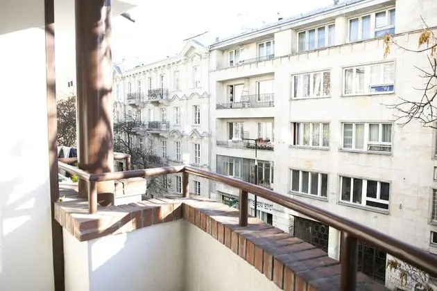 oompH Warsaw Center Well Designed Apt