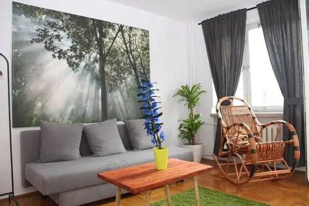 oompH Warsaw Central 3-bedroom Flat