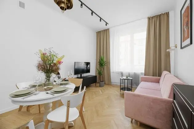 oompH Warsaw Central Vintage Apartment
