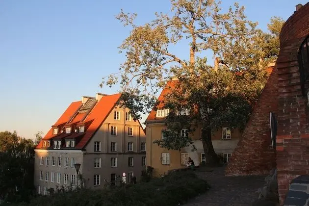 oompH Warsaw Old Town Premium