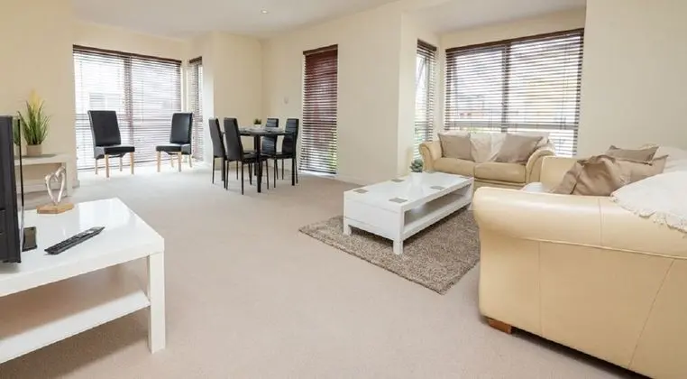 Open plan 2 Bedroom Apartment