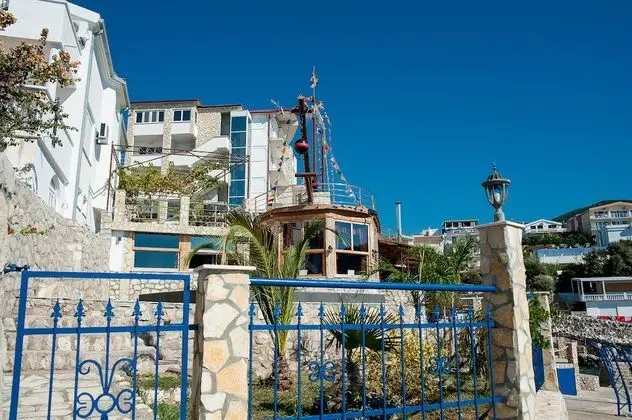 Open Sea Luxury Apartments - Yerinde Yemek