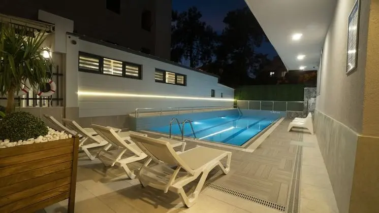 Opera Suites - Havuz