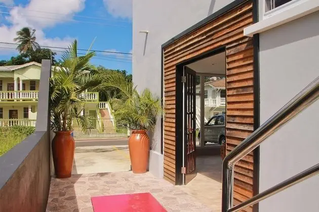 Operative Car Rental & La Porsuette Inn - Lobi