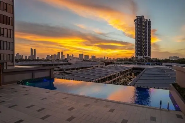 Opero Hotel Southkey - Havuz
