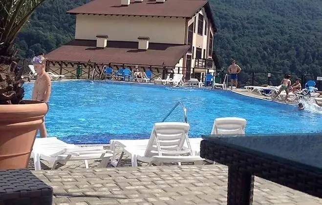 Oplot Apartments - Havuz
