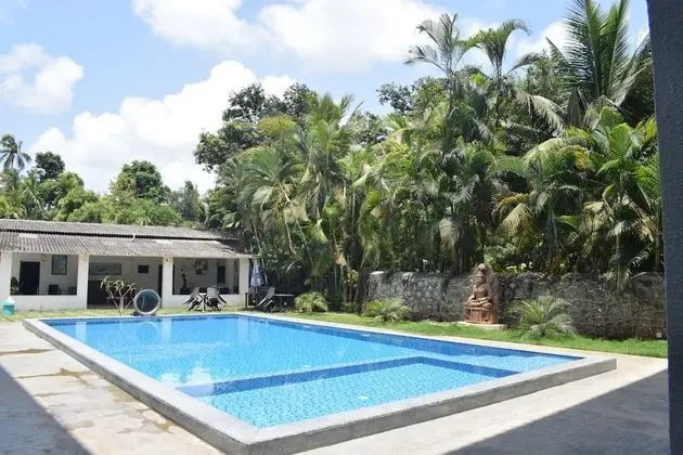 Opulence Beach Resort Kihim Alibaug - Havuz