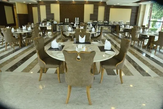 Opulent Hotel by Ferns N Petals - Lobi