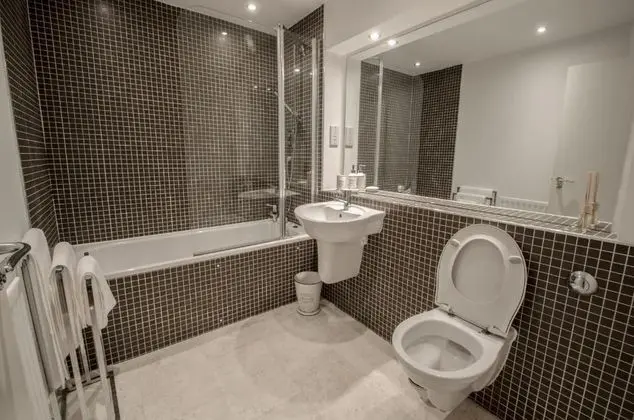 Orange Apartments - 22 Polmuir Gardens - Banyo Özellikleri