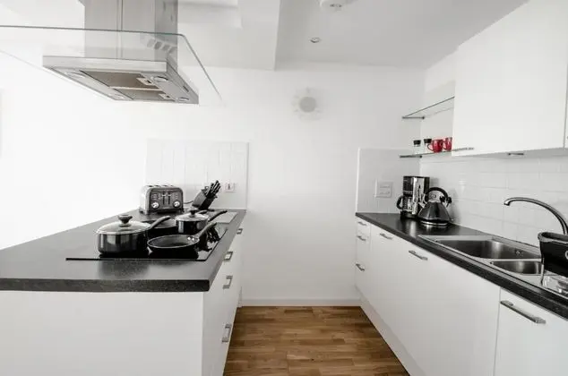Orange Apartments - 22 Polmuir Gardens - Mutfak