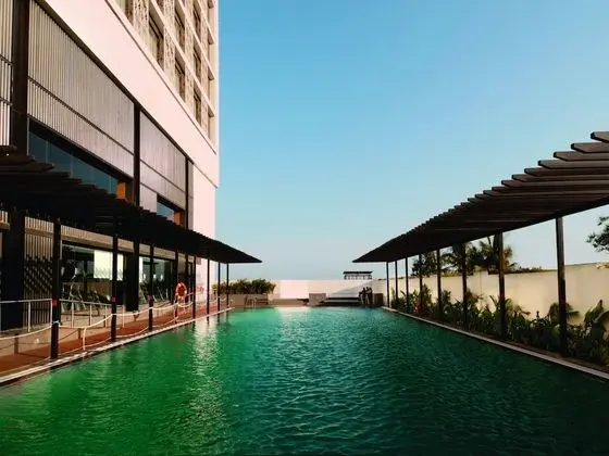 Orange Megastructure LLP - Havuz