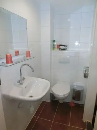 Orange Tulip Hotel Amsterdam - Hostel - Banyo Tipleri