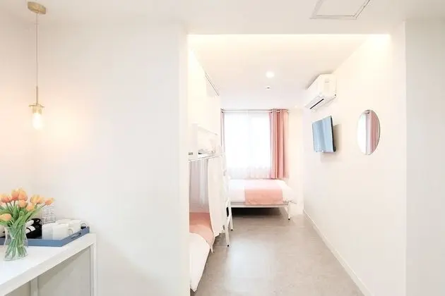 ORBIT Cafe & Guesthouse - Hostel - Oda
