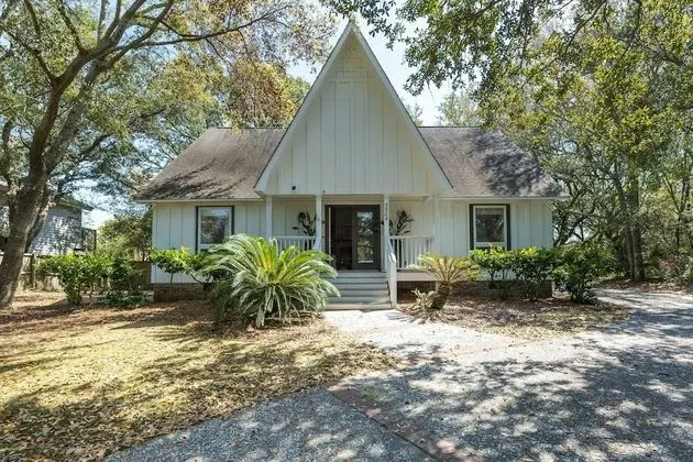 Orchard by Avantstay Whimsical Home w/ Lush Backyard