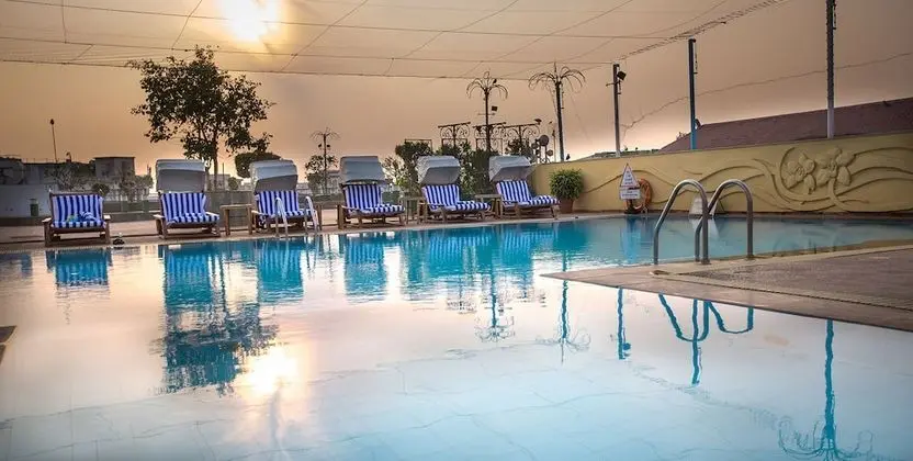 The Orchid Hotel Mumbai Vile Parle - Havuz