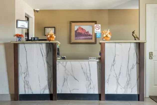 Oregon Trail Inn and Suites - Lobi