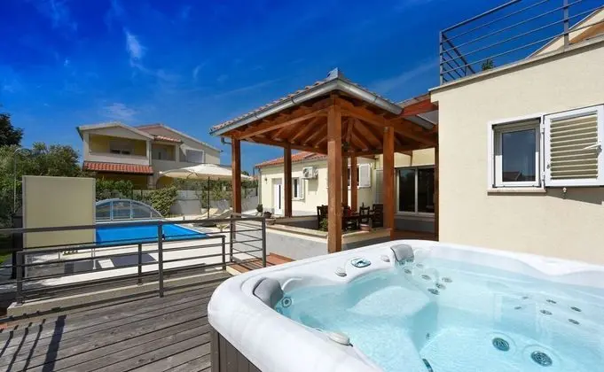 Villa Origano Villa in Center of Zadar With Pool Jacuzzi Playground for Children