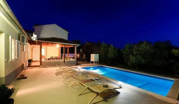 Villa Origano Villa in Center of Zadar With Pool Jacuzzi Playground for Children - Dış Mekan